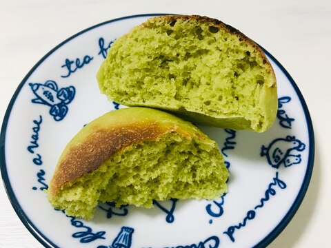 抹茶ラテ風味の丸いパン